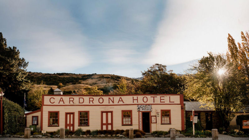 Lap up the beauty of Arrowtown and Wanaka plus discover all the iconic landmarks and gems in between on an epic Half Day scenic tour...